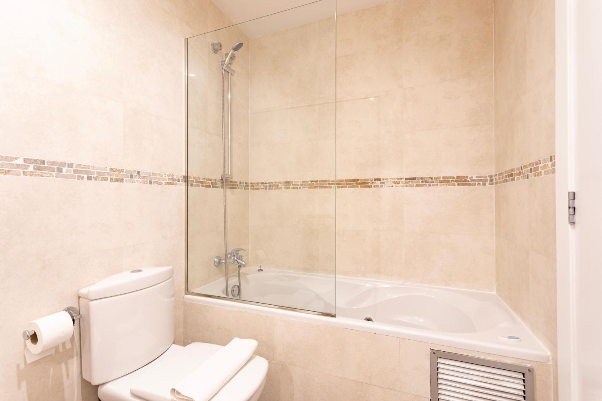 Ab Diagonal Sant Adria De Besos Apartamento Exterior foto