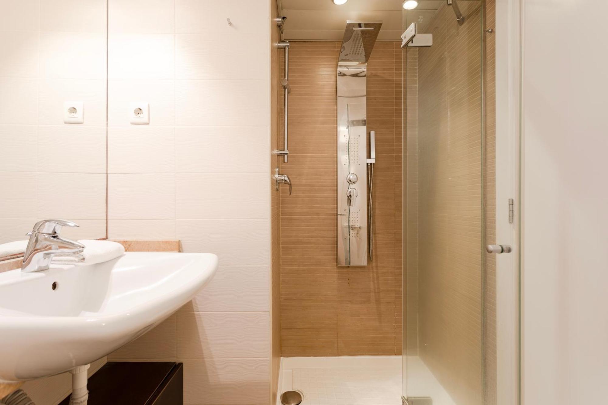 Ab Diagonal Sant Adria De Besos Apartamento Exterior foto